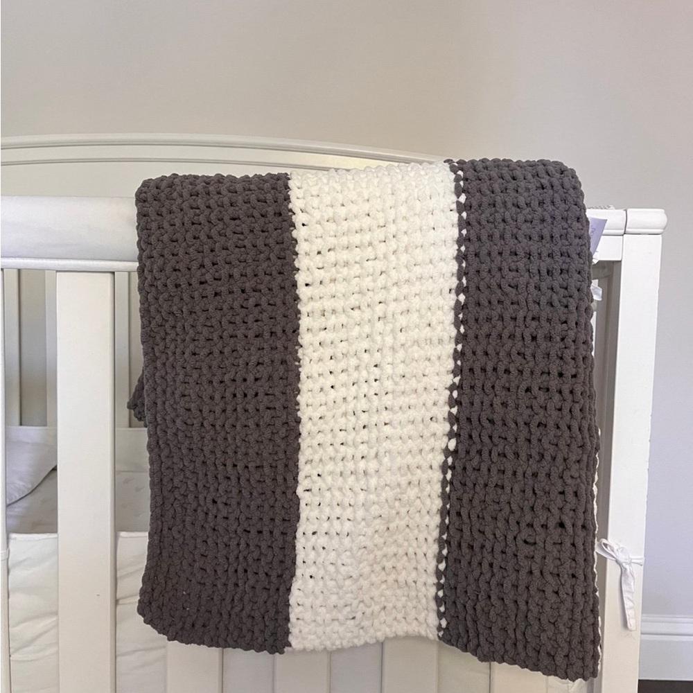 Chunky Knit Brown and White Blanket
